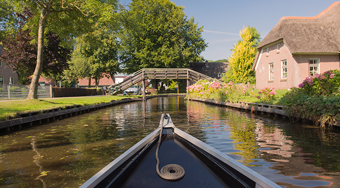 A Guide to Giethoorn